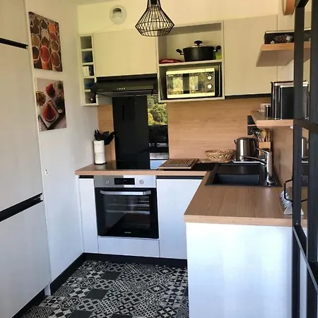 The Fee Close To The Golf Course And 5 Minutes From The Holiday home