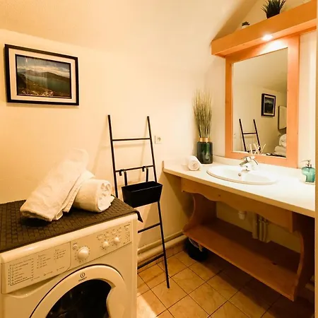 The Fee Close To The Golf Course And 5 Minutes From The *